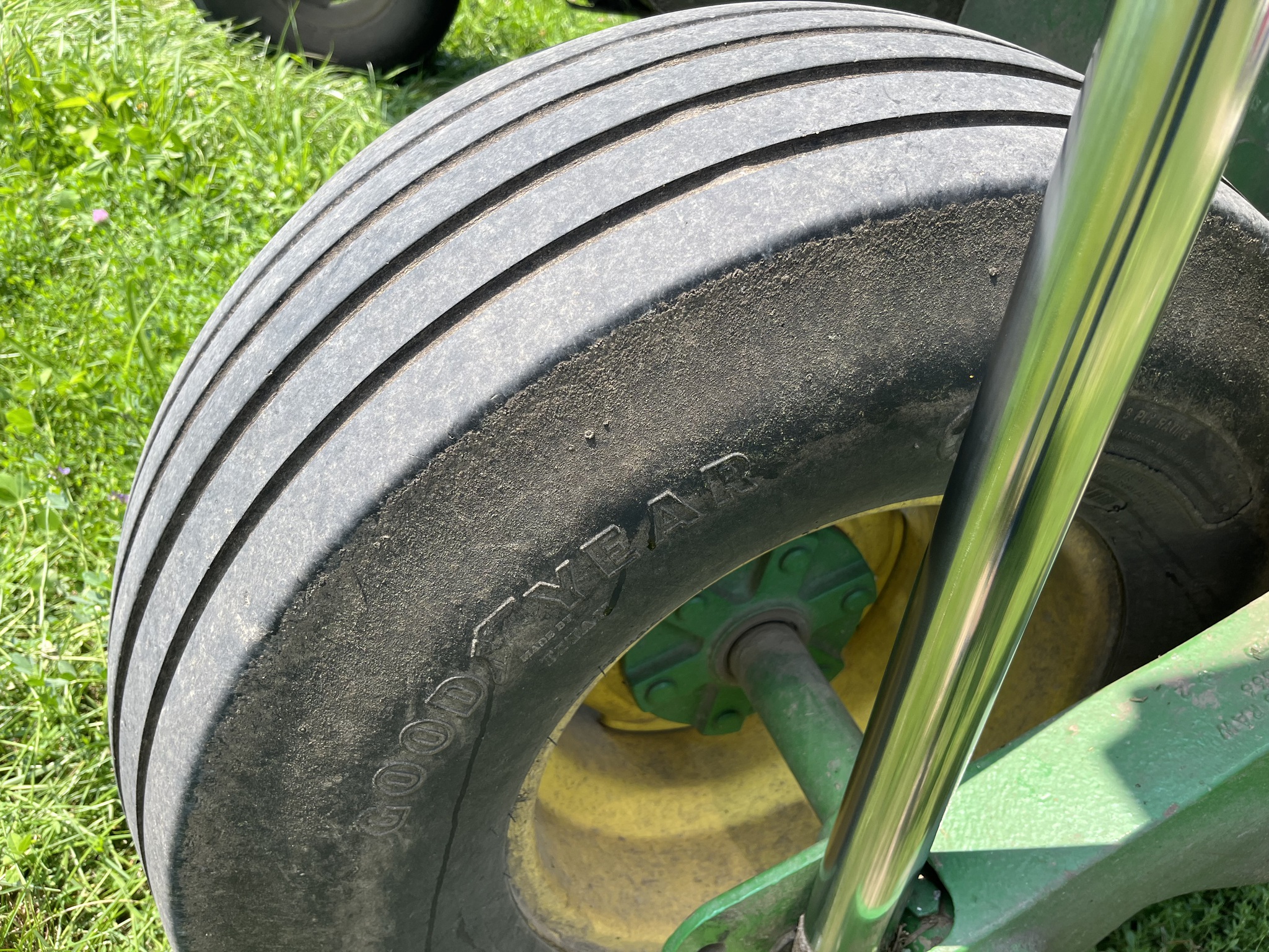 2017 John Deere 835 at Heritage Tractor in Mendota, IL
