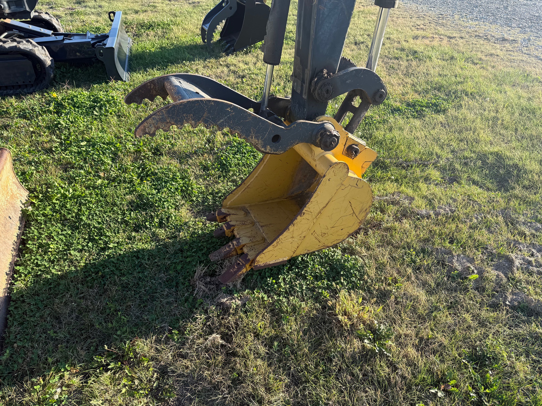 2012 John Deere 35D Image 3