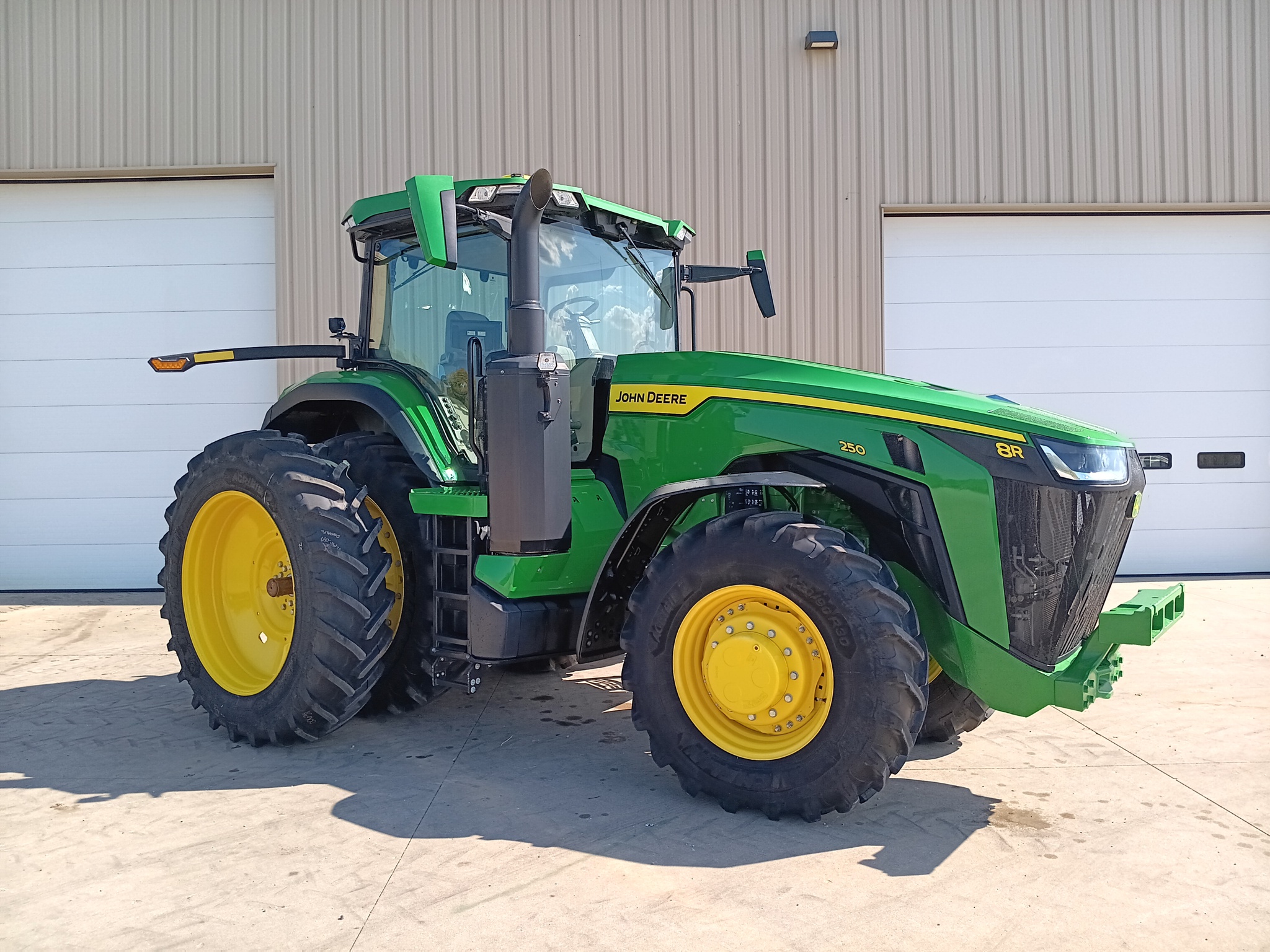 2024 John Deere 8R 250 Image 2