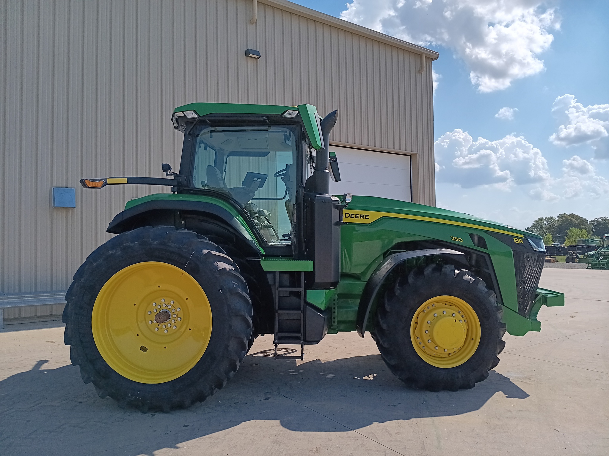 2024 John Deere 8R 250 Image 3