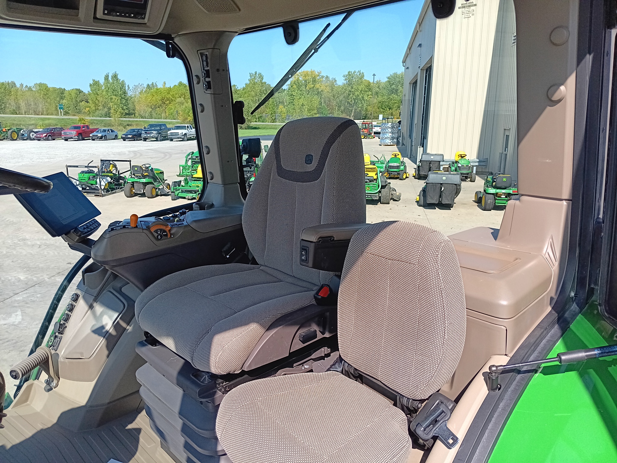 2024 John Deere 8R 250 Image 9