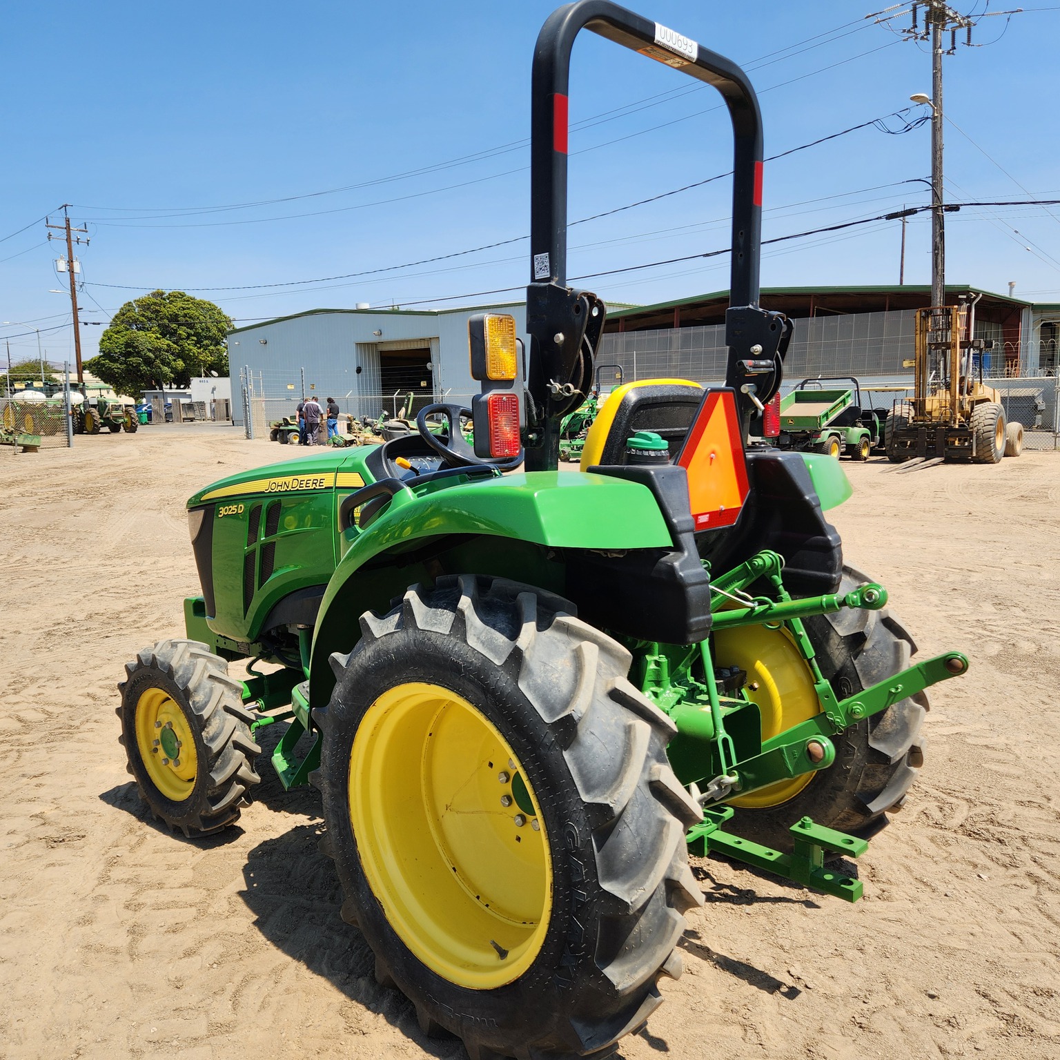 2019 John Deere 3025D Image 3