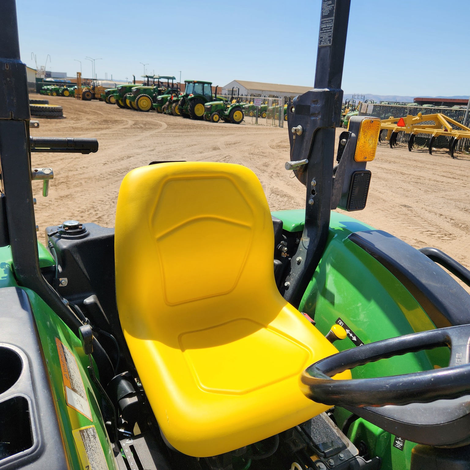 2019 John Deere 3025D Image 9