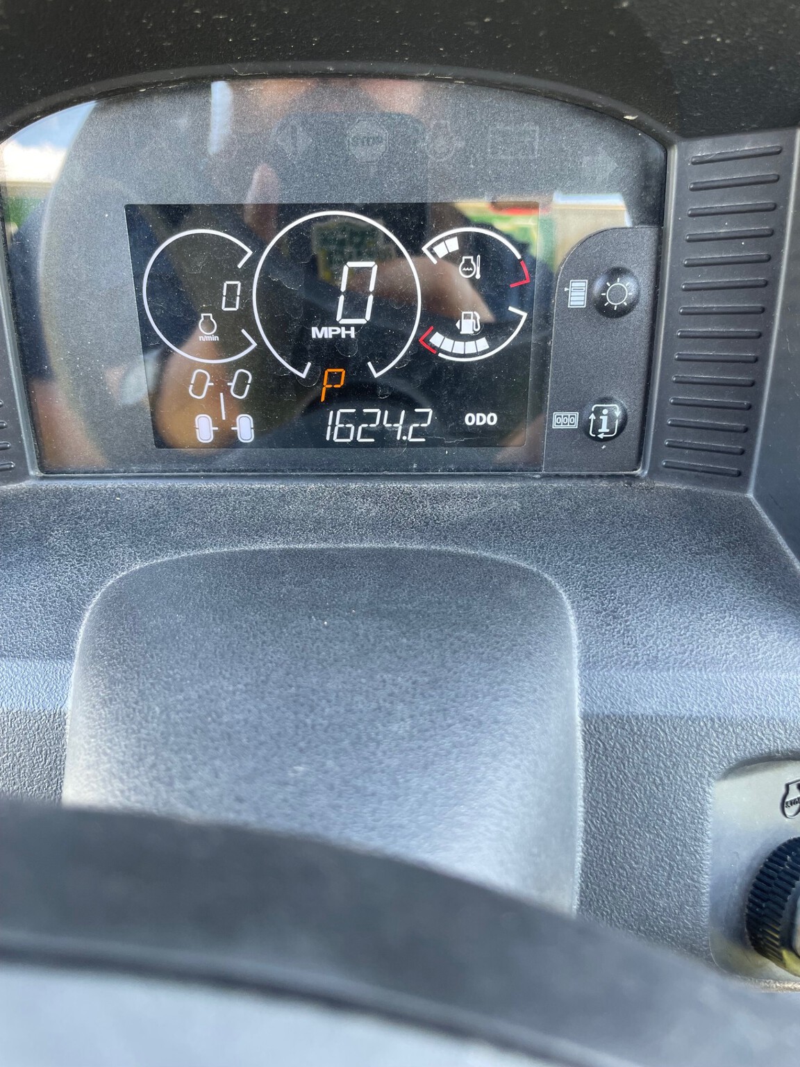 2024 John Deere XUV590M S4 Image 8