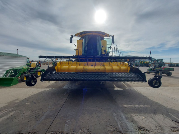 Used 2023 New Holland CR9.90 Combines at Horizon Ag & Turf in Lloydminster, AB - Photo4