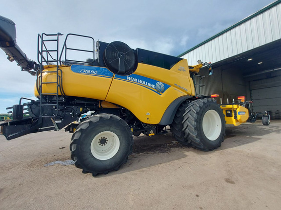 Used 2023 New Holland CR9.90 Combines at Horizon Ag & Turf in Lloydminster, AB - Photo3