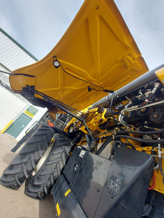 Used 2023 New Holland CR9.90 Combines at Horizon Ag & Turf in Lloydminster, AB - Photo9