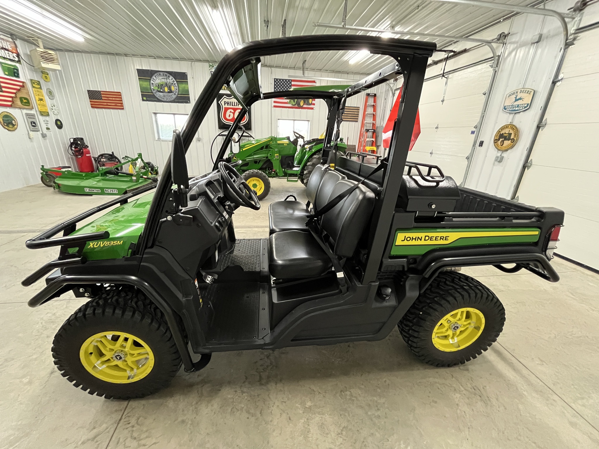 2023 John Deere XUV 835M Image 4