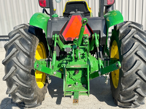 2016 John-Deere 5055E