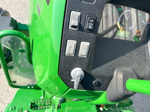 2016 John-Deere 5055E