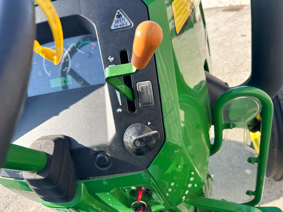 2016 John-Deere 5055E