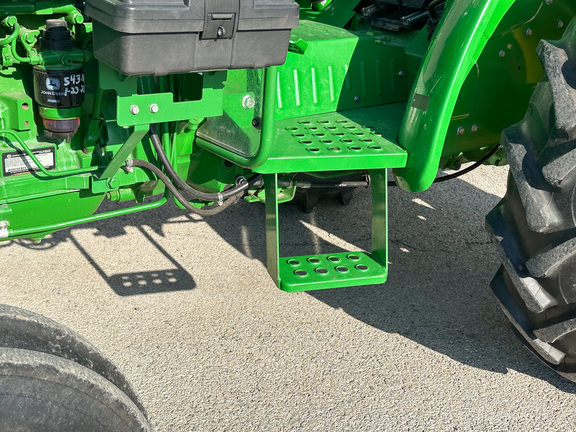 2016 John-Deere 5055E