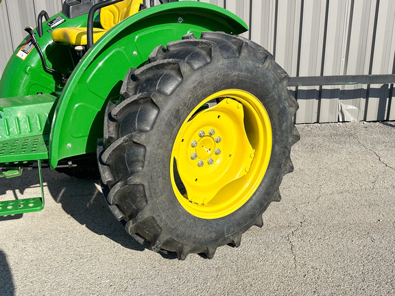 2016 John-Deere 5055E