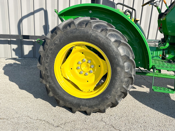 2016 John-Deere 5055E