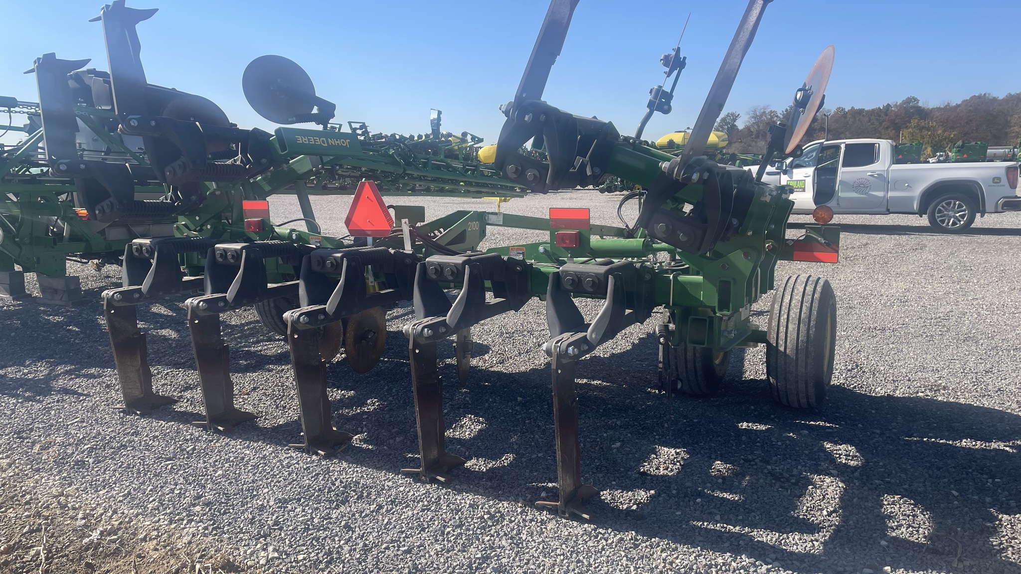 2022 John Deere 2100 Image 4