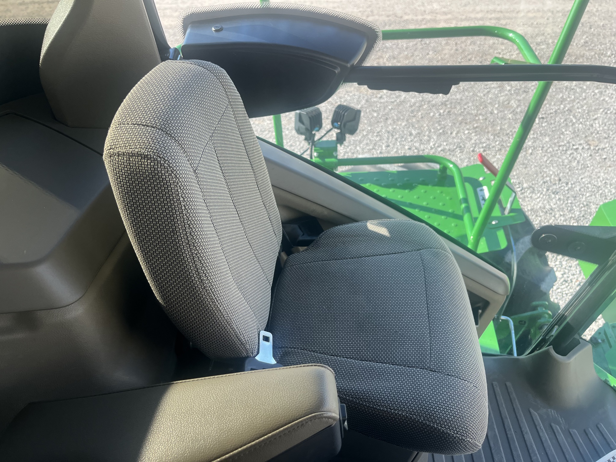 2023 John Deere W235R Image 22