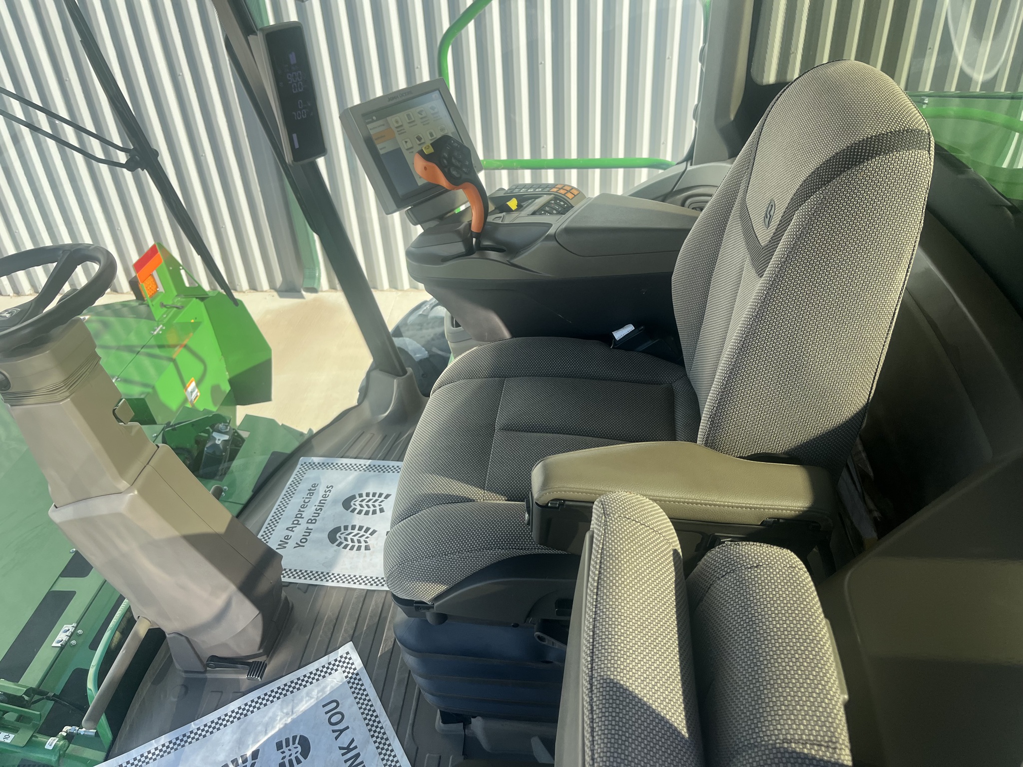 2023 John Deere W235R Image 27