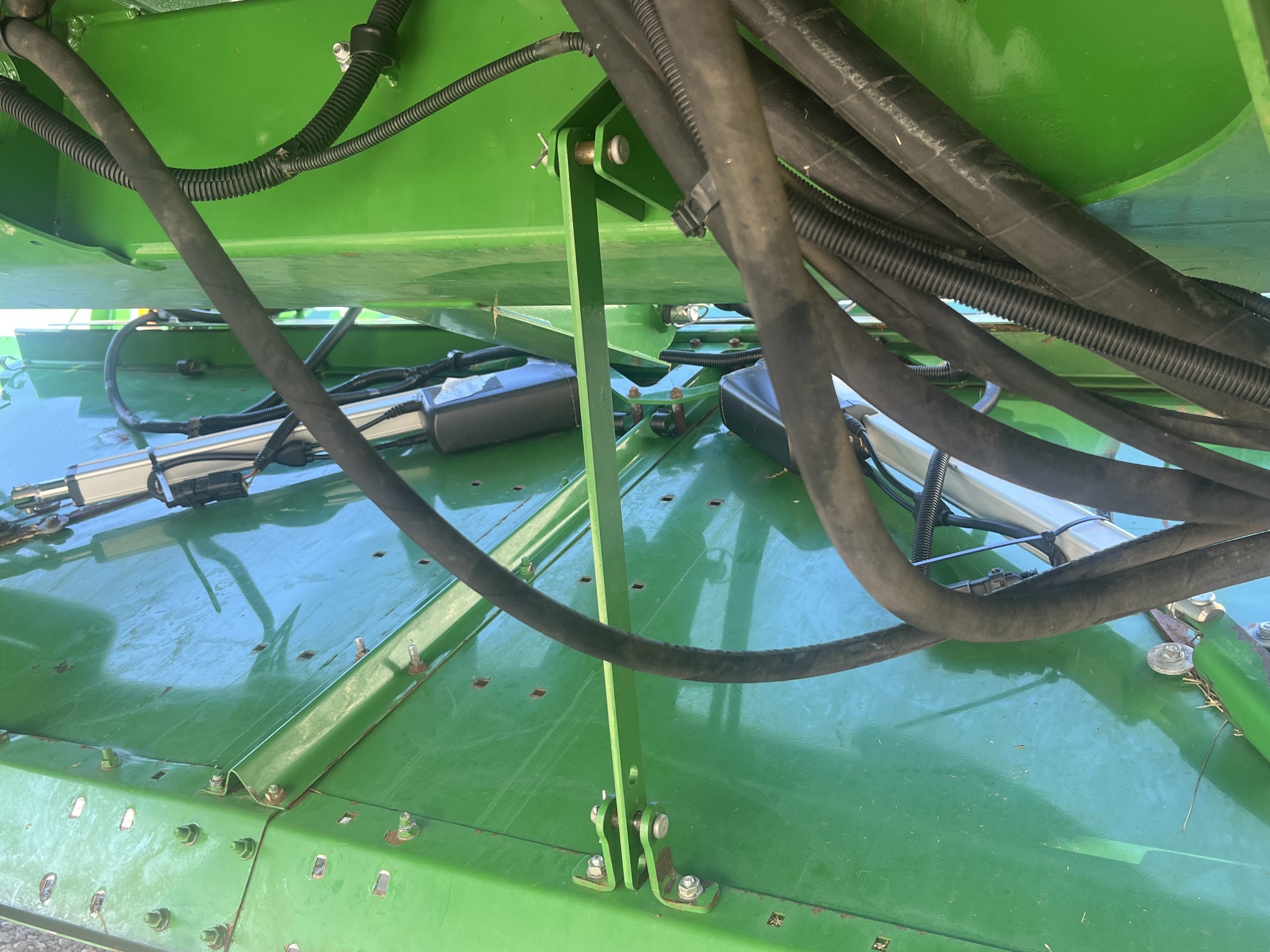 2023 John Deere W235R Image 15