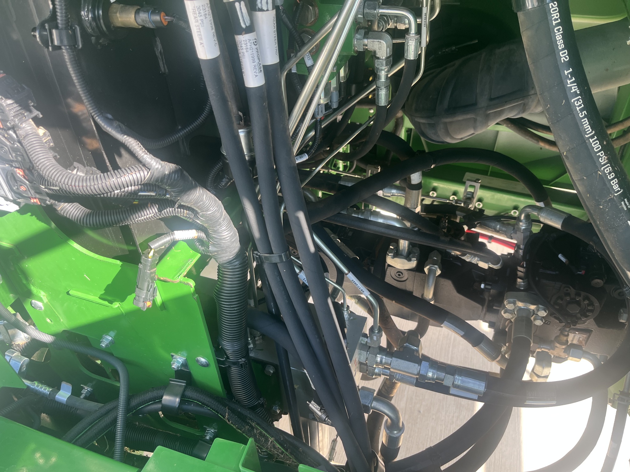 2023 John Deere W235R Image 9