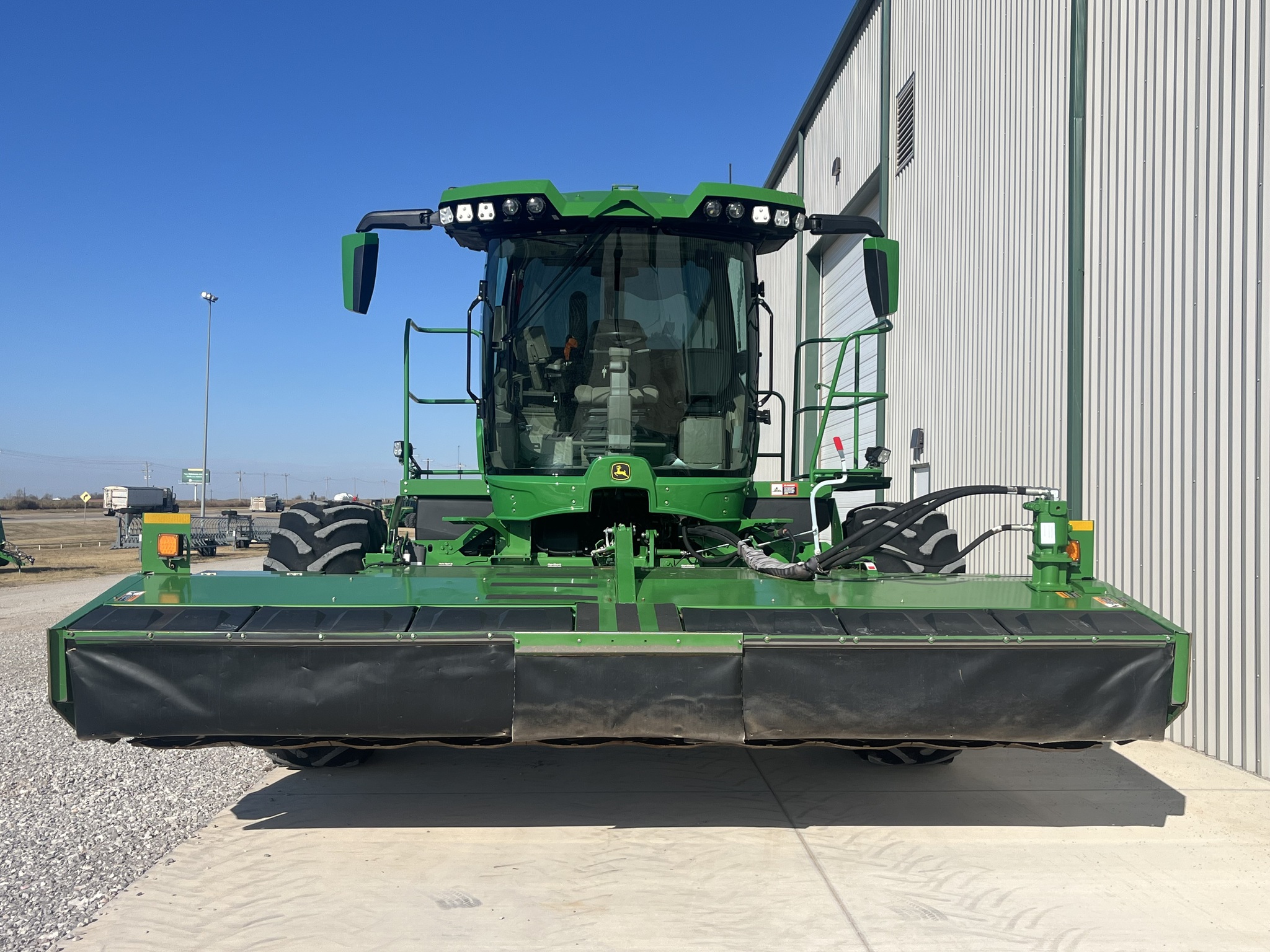 2023 John Deere W235R Image 4