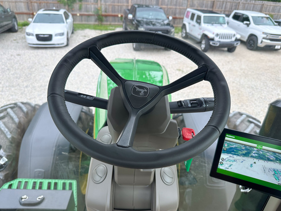 2025 John-Deere 8R 370