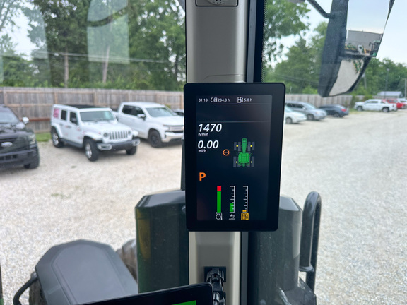 2025 John-Deere 8R 370