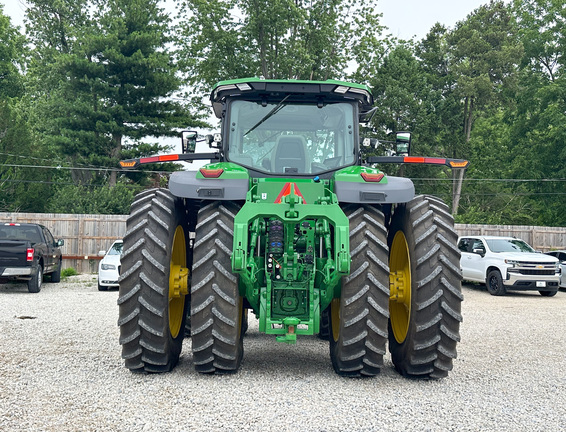 2025 John-Deere 8R 370