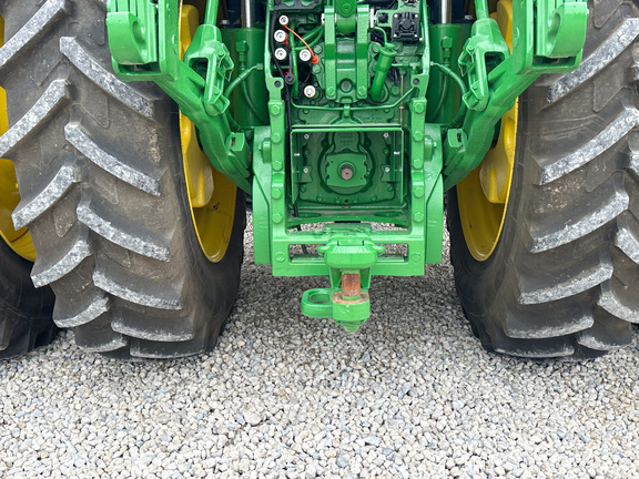 2025 John-Deere 8R 370