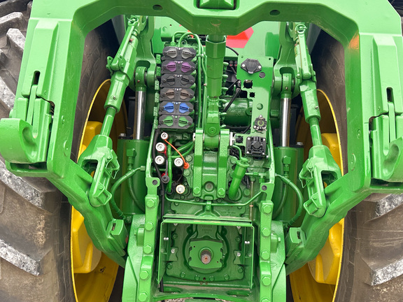 2025 John-Deere 8R 370