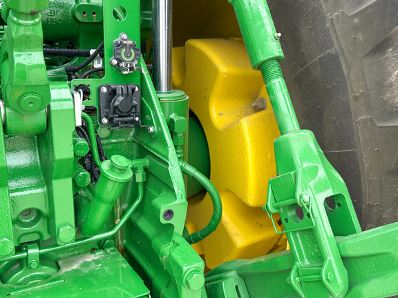 2025 John-Deere 8R 370