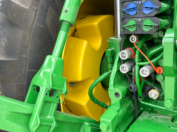 2025 John-Deere 8R 370
