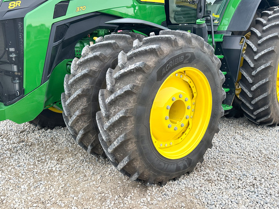 2025 John-Deere 8R 370