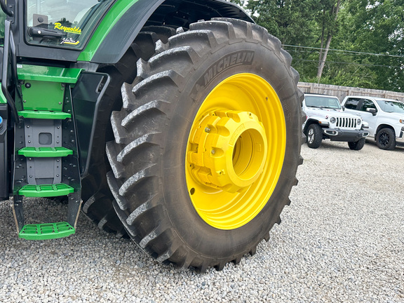 2025 John-Deere 8R 370