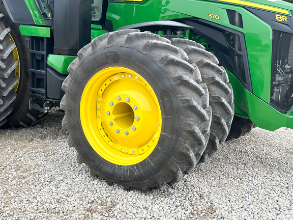 2025 John-Deere 8R 370