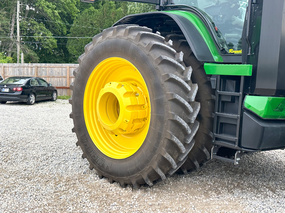 2025 John-Deere 8R 370