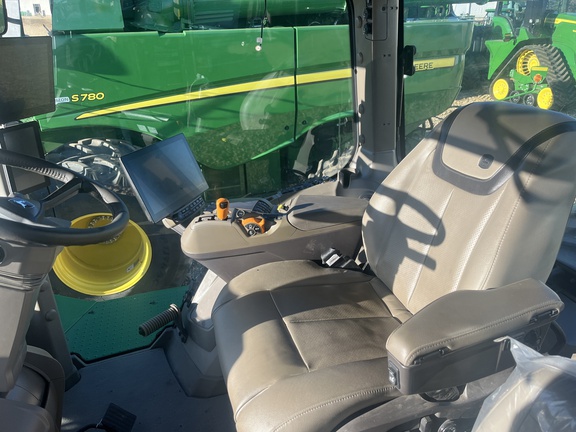 Used 2025 John Deere 9RX 590 Track Tractors at Horizon Ag & Turf in High Prairie, AB - Photo7