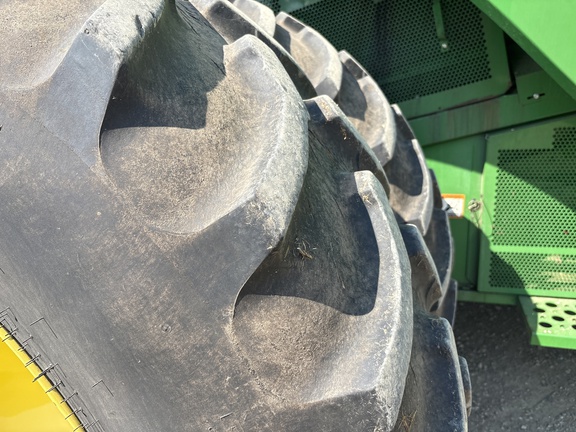 Used 2017 John Deere S670 Combines at Horizon Ag & Turf in Lloydminster, AB - Photo14