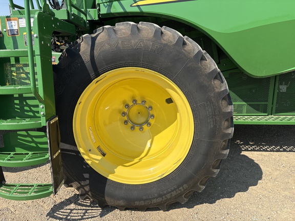Used 2017 John Deere S670 Combines at Horizon Ag & Turf in Lloydminster, AB - Photo12