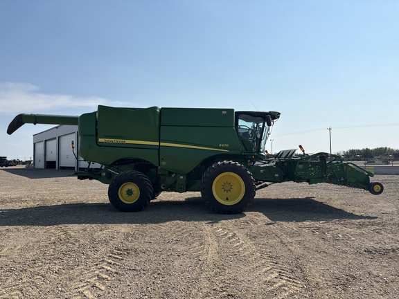 Used 2017 John Deere S670 Combines at Horizon Ag & Turf in Lloydminster, AB - Photo5