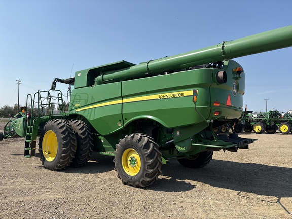 Used 2017 John Deere S670 Combines at Horizon Ag & Turf in Lloydminster, AB - Photo9