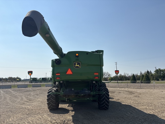 Used 2017 John Deere S670 Combines at Horizon Ag & Turf in Lloydminster, AB - Photo7