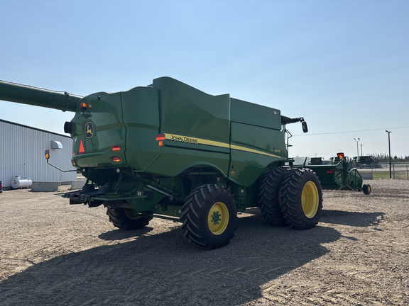 Used 2017 John Deere S670 Combines at Horizon Ag & Turf in Lloydminster, AB - Photo6