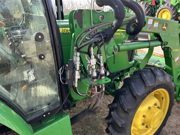 2014 John Deere 5055E Photo 4