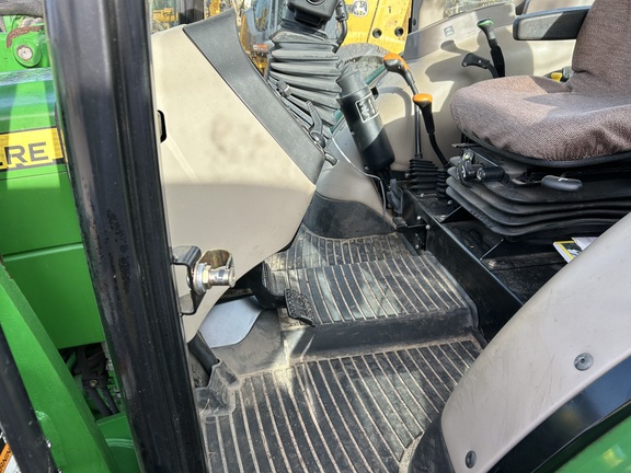 2014 John Deere 5055E Photo 7