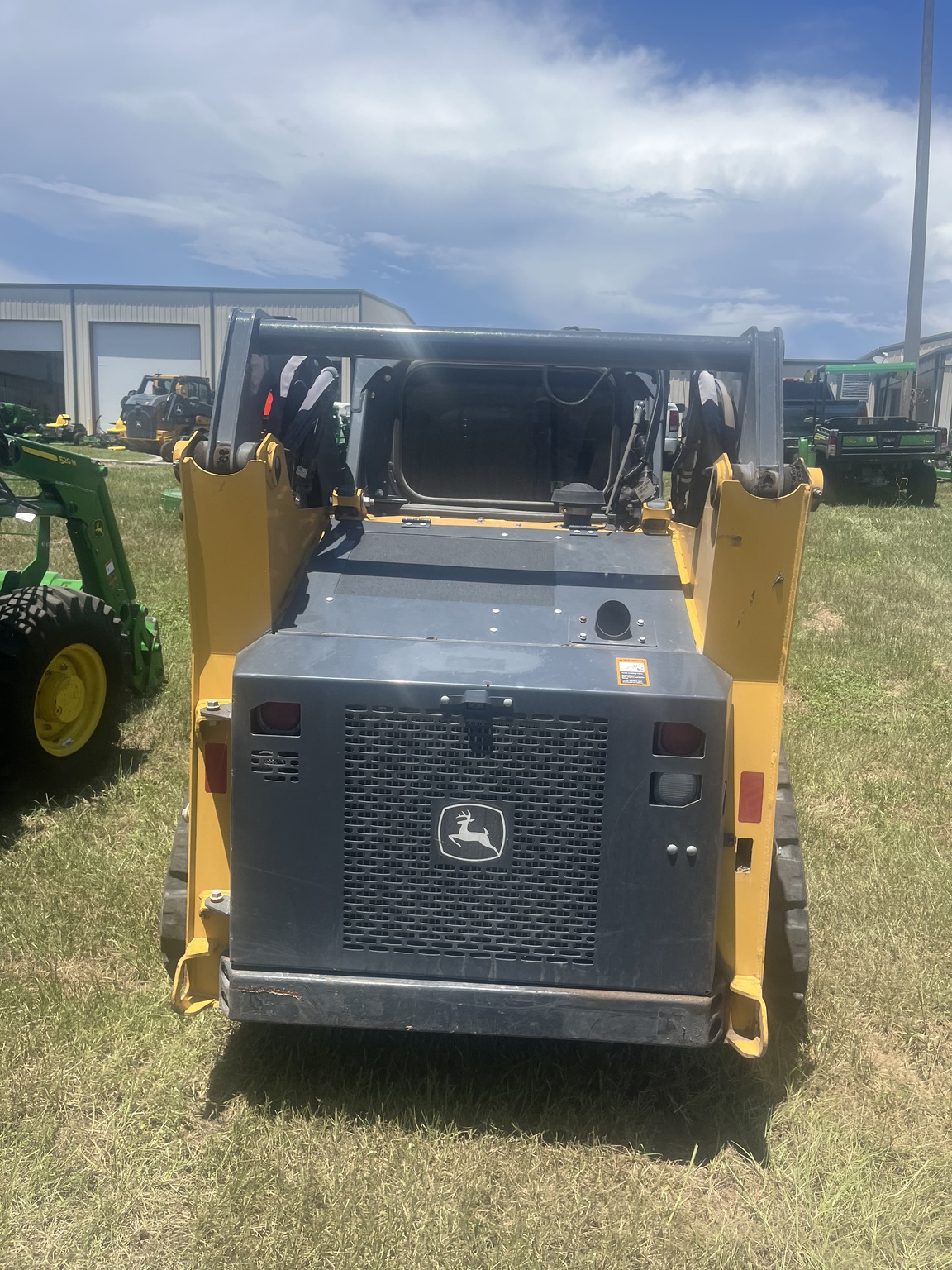 2024 John Deere 317G Image 4