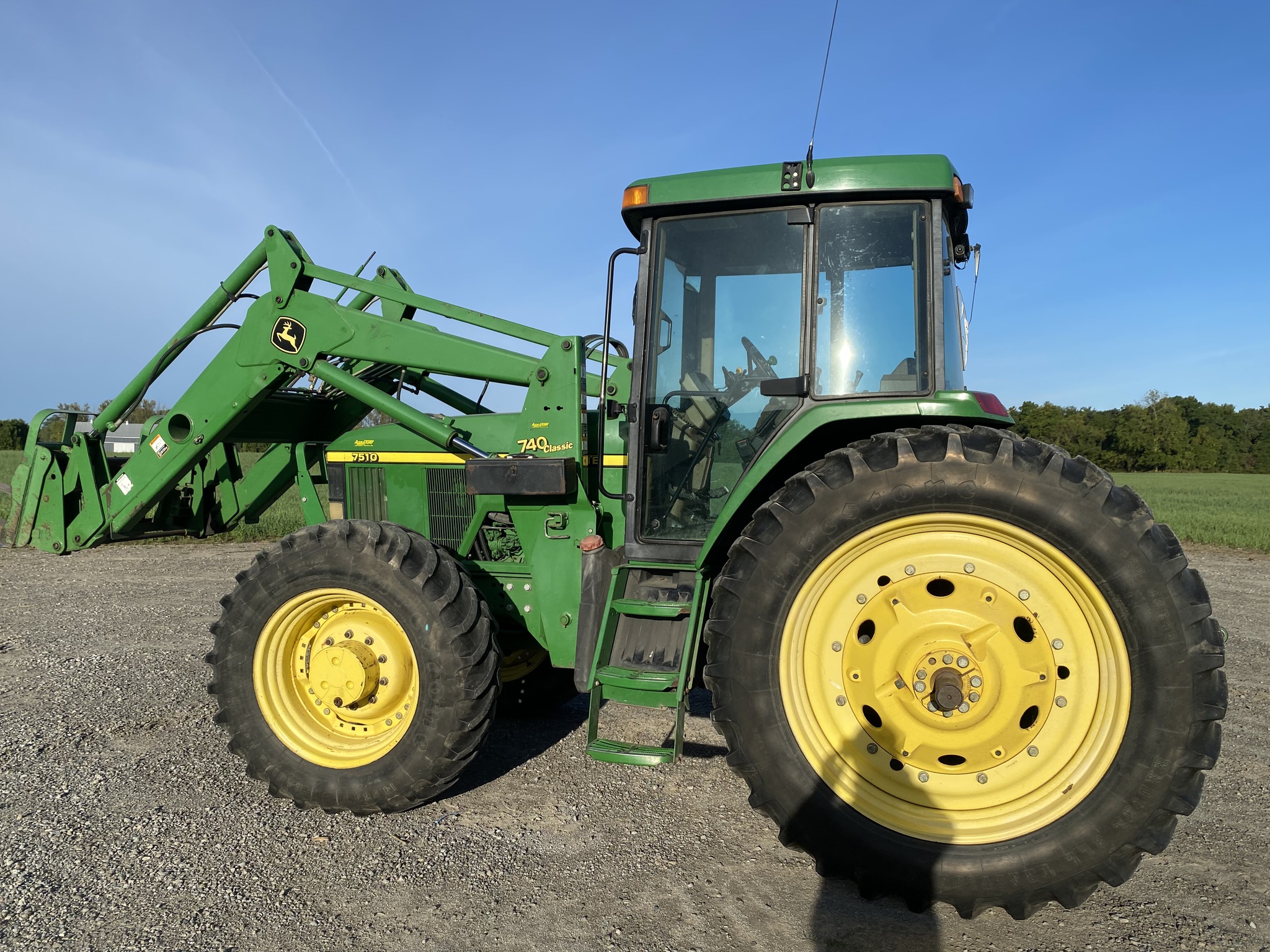 2001 John Deere 7510 Image 2
