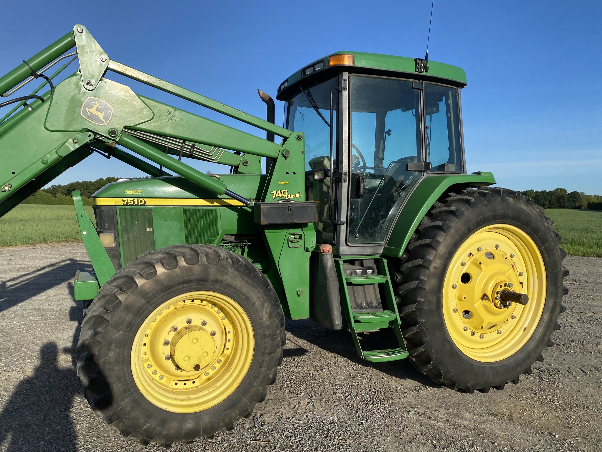 2001 John Deere 7510 Image 1