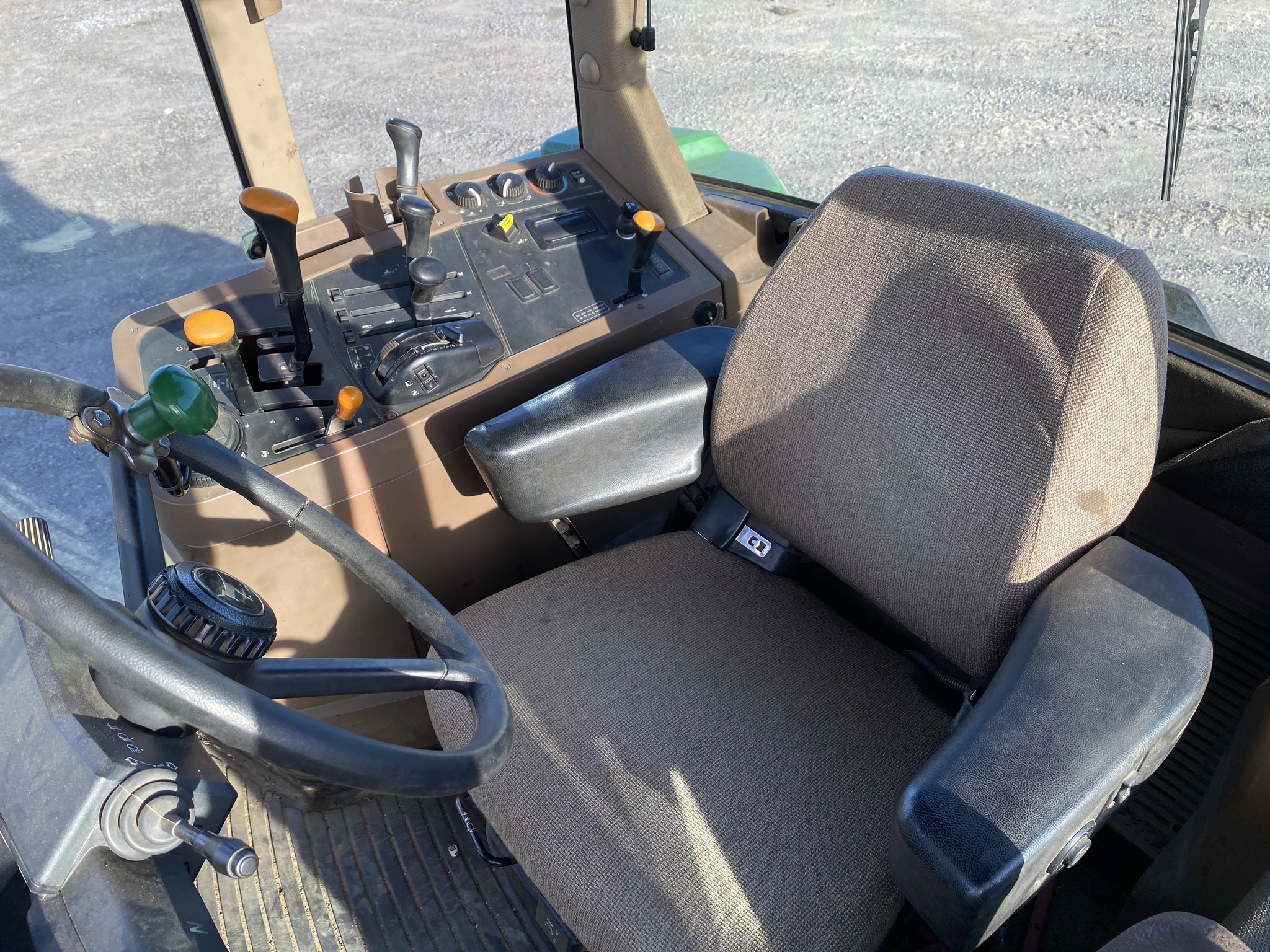 2001 John Deere 7510 Image 10