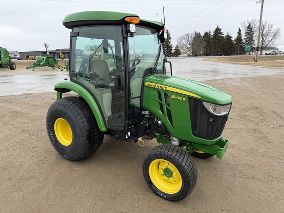  John Deere 3046R