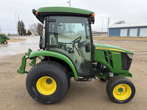 2025 John Deere 3046R - Photo2